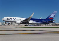 LAN_767-300_CC-BDB_MIA_0114C_JP_small.jpg
