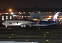 LAN_767-300_CC-CWF_JFK_0917_JP_small.jpg