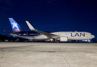 LAN_767-300_LV-CKU_MIA_0114_JP_small.jpg