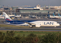 LAN_787-9_CC-BGH_JFK_0919_JP_small.jpg