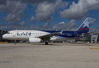 LAN_A320_CC-CQO_MIA_0113_JP_small.jpg