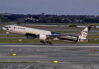 LATAM_777-300_PT-MUA_JFK_0922P_16_JP_small.jpg