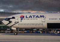 LATAM_777-300_PT-MUA_MIA_1023C_jP_small.jpg