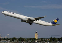 LUFTHANSA_A340-600_D-AIHU_CLT_0812D_JP_small.jpg