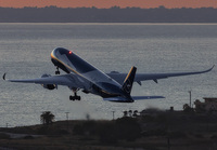 LUFTHANSA_A350-900_D-AIXL_LAX_0226B_3_jP__smalljpg.jpg
