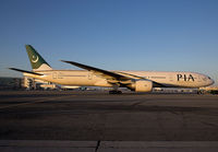 PIA_777-300_AP-BHV_JFK_0713B_JP_small.jpg