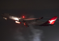 QANTAS_A330-200_VH-EBM_LAX_1221W__8_JP_small.jpg