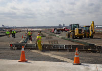 RUNWAY22R_EWR_414_JP_small.jpg