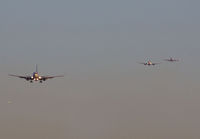 RUNWAY25L-LINEUP_LAX_1113_JP_small.jpg