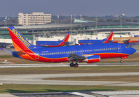 SOUTHWEST_737-300_N658SW_HOU_1206B_JP_small1.jpg