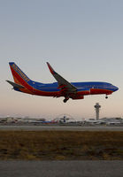 SOUTHWEST_737-700_N402WN_LAX_0912B_JP_small.jpg