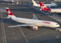 SWISS_A330-200_HB-IQI_JFK_604_JP_small1~0.jpg