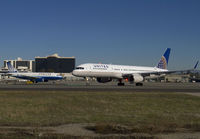 UNITED757-A320LAX1110jp.jpg