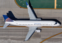 UNITEDEXPRESS_E175_N1_7SY_LAX_1115_1_JP_small.jpg