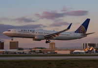 UNITED_737-800_N33262_LAX_0213B_JP_small.jpg