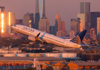 UNITED_737-800_N33289_EWR_0913E_JP_small_.jpg