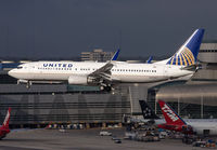 UNITED_737-800_N37287_MIA_0115D_JP_small.jpg