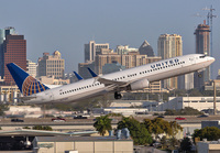 UNITED_737-900_N37408_CLT_0217_4_JP_5Dmall.jpg