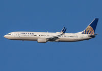 UNITED_737-900_N37462_LAS_0116_JP_small.jpg