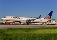 UNITED_737-900_N66803_MIA_0114G_JP_small.jpg