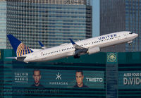 UNITED_737-900_N67812_LAS_1115_6_JP_small.jpg
