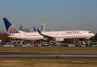 UNITED_737-900_N75410_CLT_1112D_JP_small.jpg