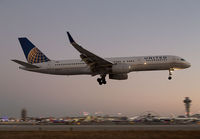 UNITED_757-200_N26123_LAX_0912E_JP_small.jpg