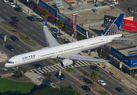 UNITED_757-300_N57869_LAX_1113C_JP_small.jpg