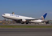 UNITED_767-300_N652UA_EWR_0515D_JP_small1.jpg