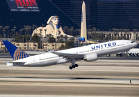 UNITED_777-200_N773UA_LAS_0220_8_JP_small.jpg