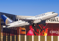 UNITED_A319_N837UA_LAS_1114B_JP_small1~0.jpg