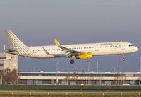 VUELING_A321_EC-MHS_AMS_1118_5_JP_small.jpg