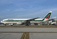 alitalia777idiseMIA0104.jpg