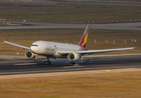 asiana777fra1107.jpg