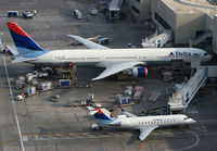 delta764N837MHlax0507.jpg